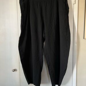 GAP women’s airy barrel leg pants